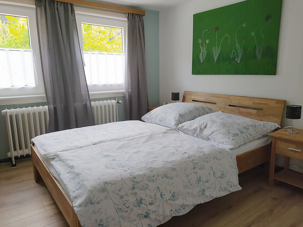 Schlafzimmer 1